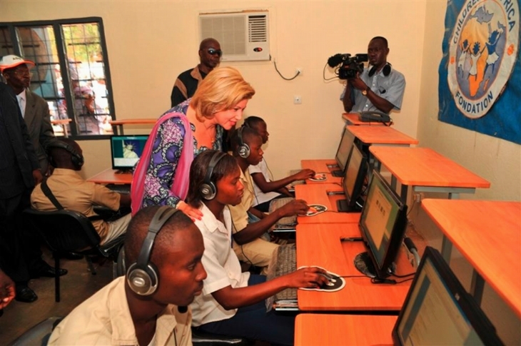 Korhogo  / Relèvement du taux de scolarité et de réussite - Mme Dominique Ouattara équipe le lycée municipal d`une salle multimédia